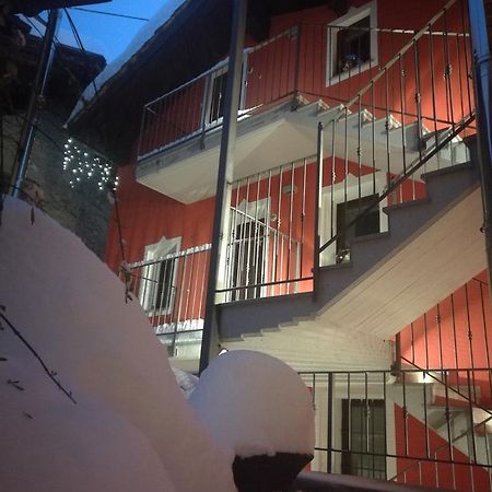 B&B La Maison D' Amelie Camere E Appartamenti Fénis Exterior foto