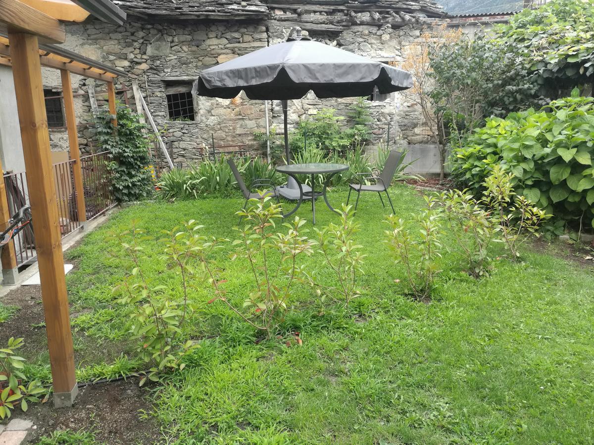 B&B La Maison D' Amelie Camere E Appartamenti Fénis Exterior foto